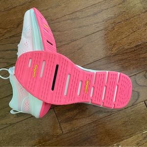 Sketchers Arch Fit GOwalk Walking Sneakers, 6.5